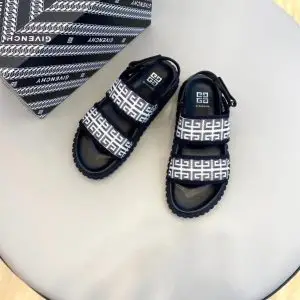 Givenchy | 350 AED