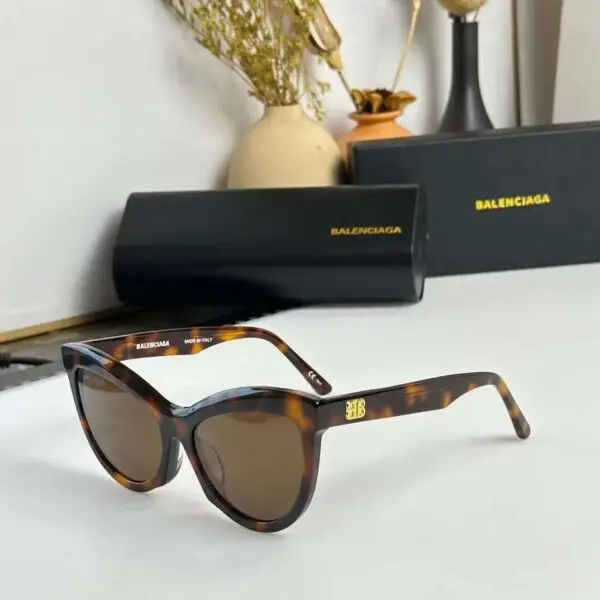 BALENCIAGA