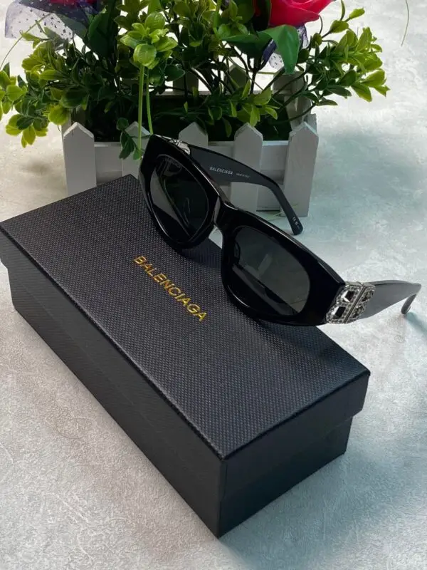 BALENCIAGA