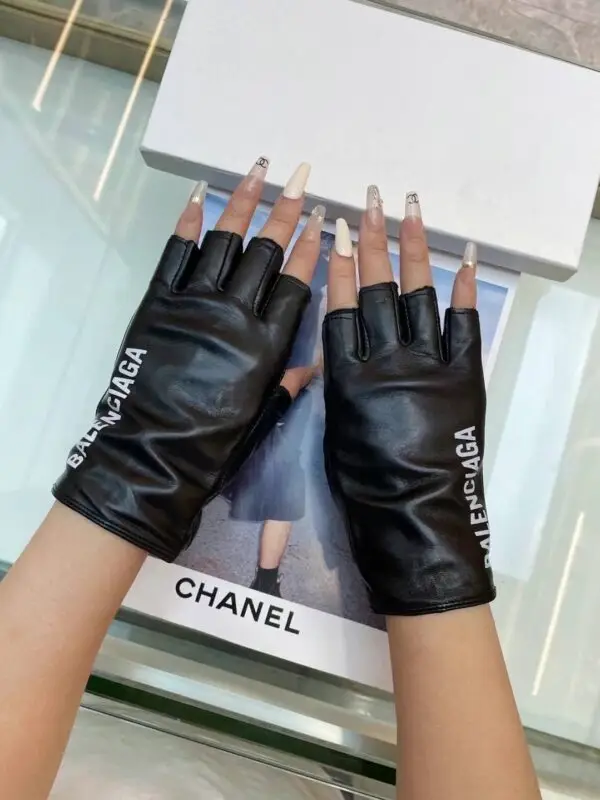 BALENCIAGA