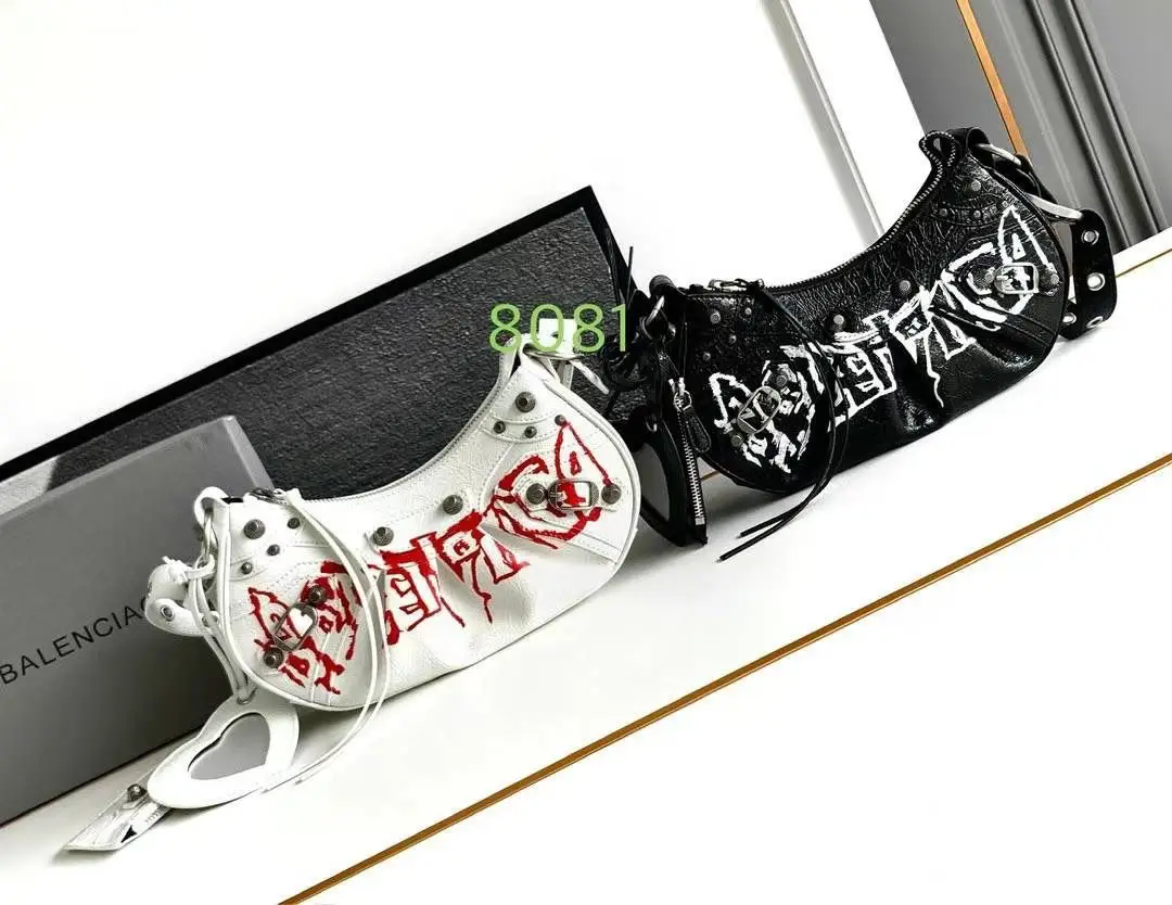 Balenciaga Cagole Dumpling Underarm Bag Balenciaga Cagole Dumpling Underarm Bag