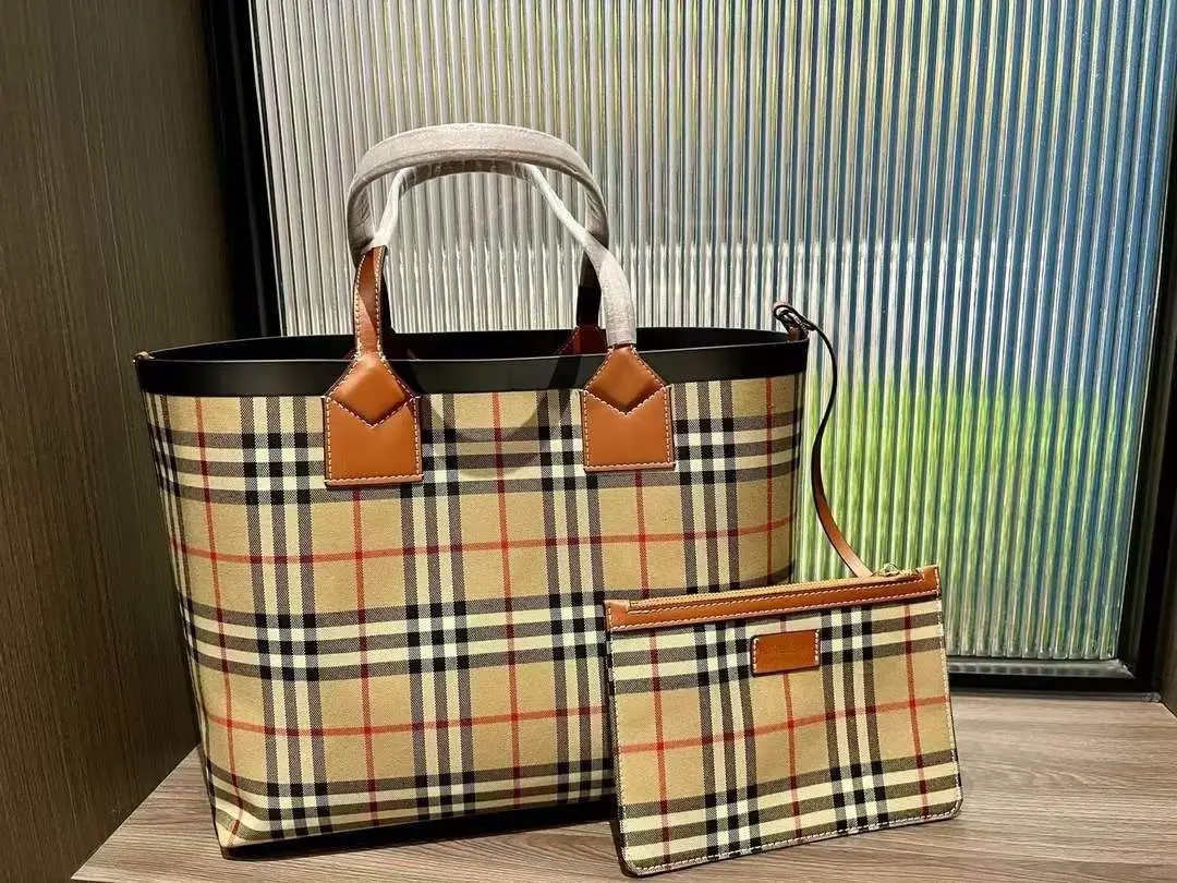 BARBERRY Check Tote Bag BARBERRY Check Tote Bag