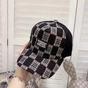 BURBERRY Versatile Baseball Hat