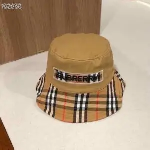 BURBERRY Signature Check Bucket Hat