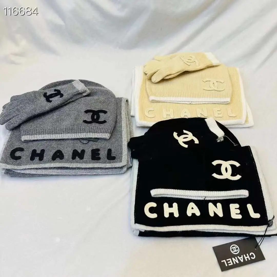 CHANEL CC Logo Scarf CHANEL CC Logo Scarf