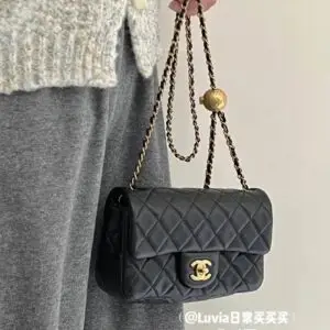 CHANEL Classic Flap Bag
