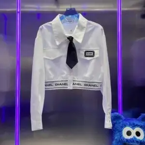 CHANEL Stylish Designer Cardigan