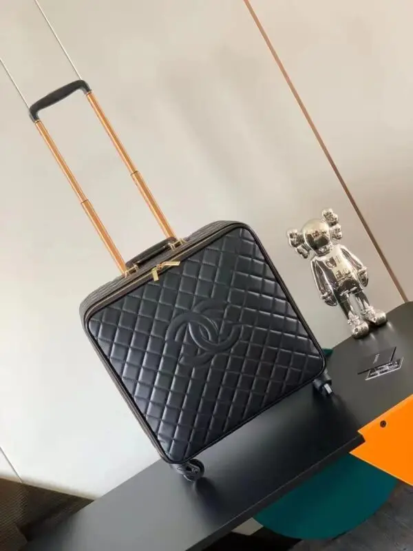Chanel | 1300 AED