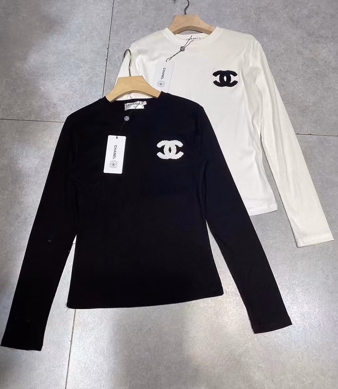 CHANEL Logo T-Shirt CHANEL Logo T-Shirt