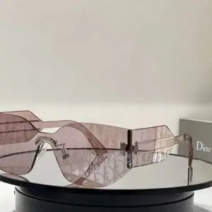 CHRISTIAN DIOR