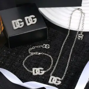 D & G