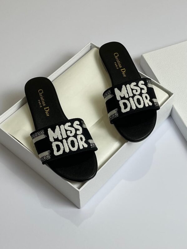 DIOR