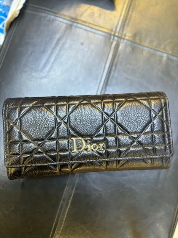 DIOR