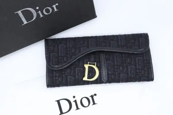 DIOR