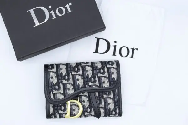 DIOR
