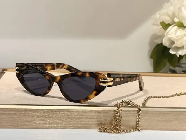 DIOR
