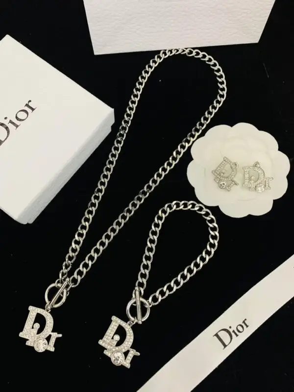 DIOR