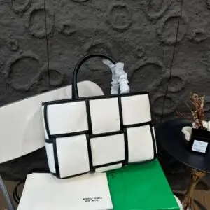 FENDI Bottega Veneta Chain Leather Tote Bag