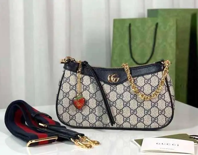 GUCCI Ophidia GG Supreme Bag GUCCI Ophidia GG Supreme Bag