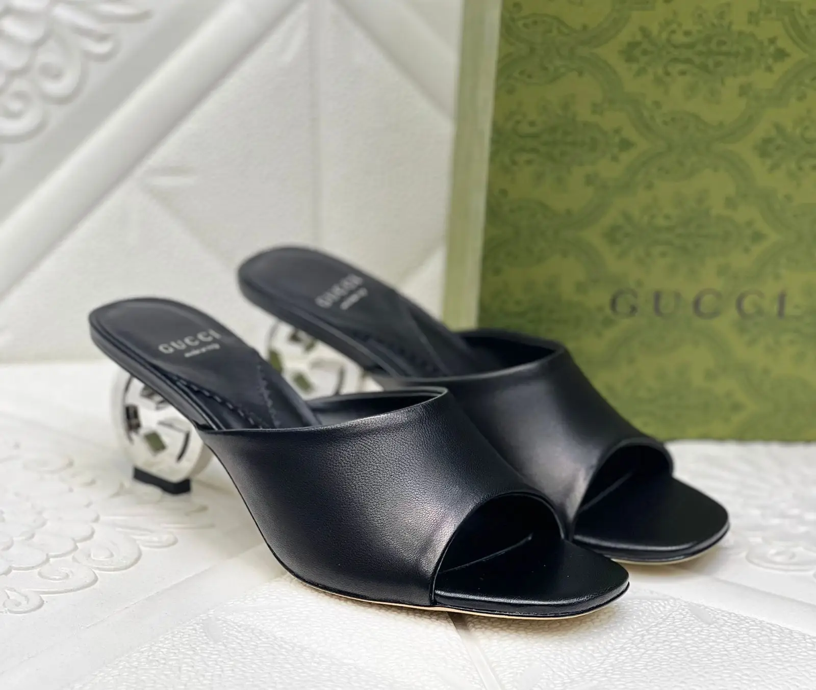 GUCCI Interlocking G Leather Mules GUCCI Interlocking G Leather Mules