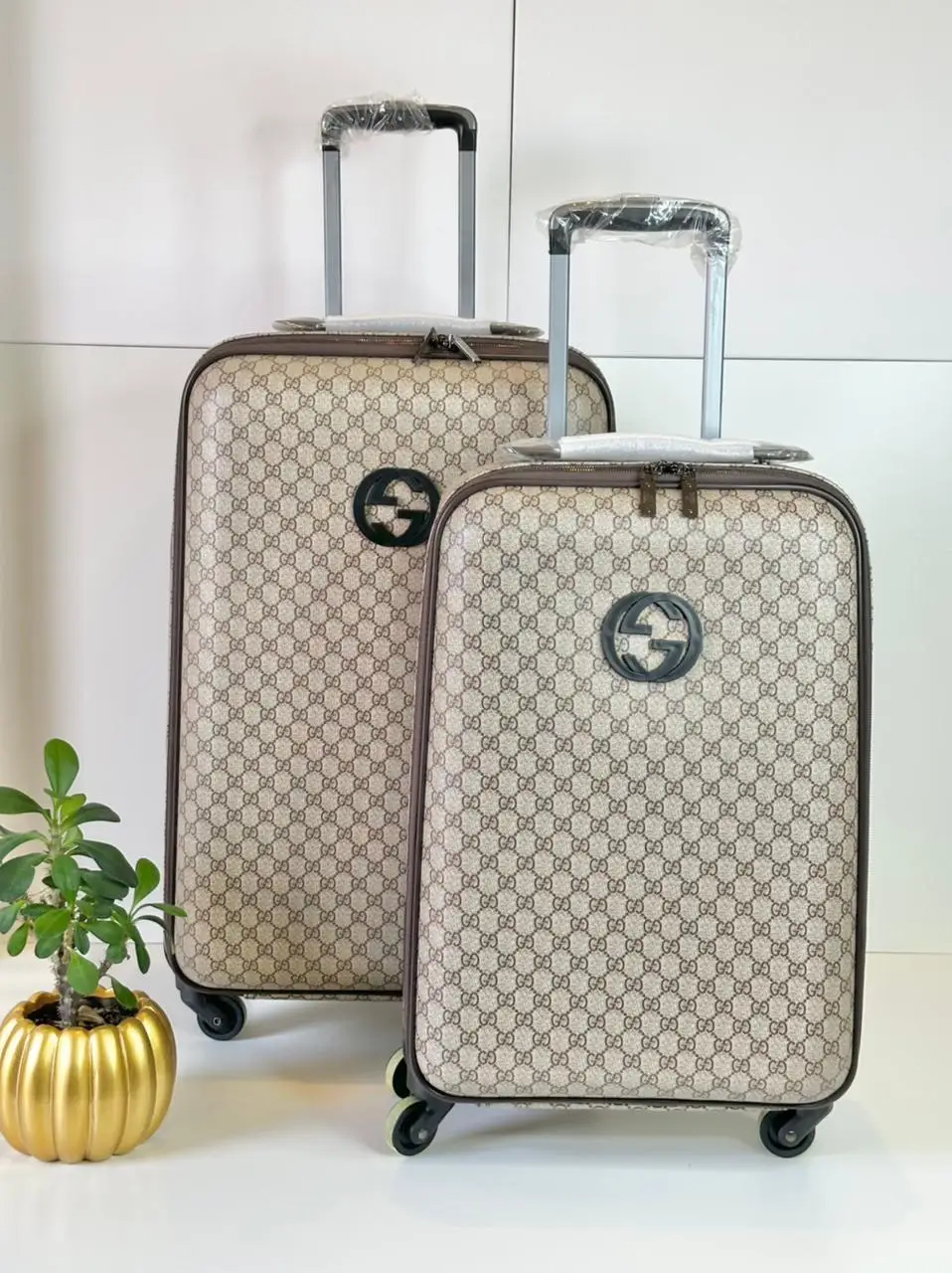 Gucci GG Supreme rolling luggage Gucci GG Supreme rolling luggage