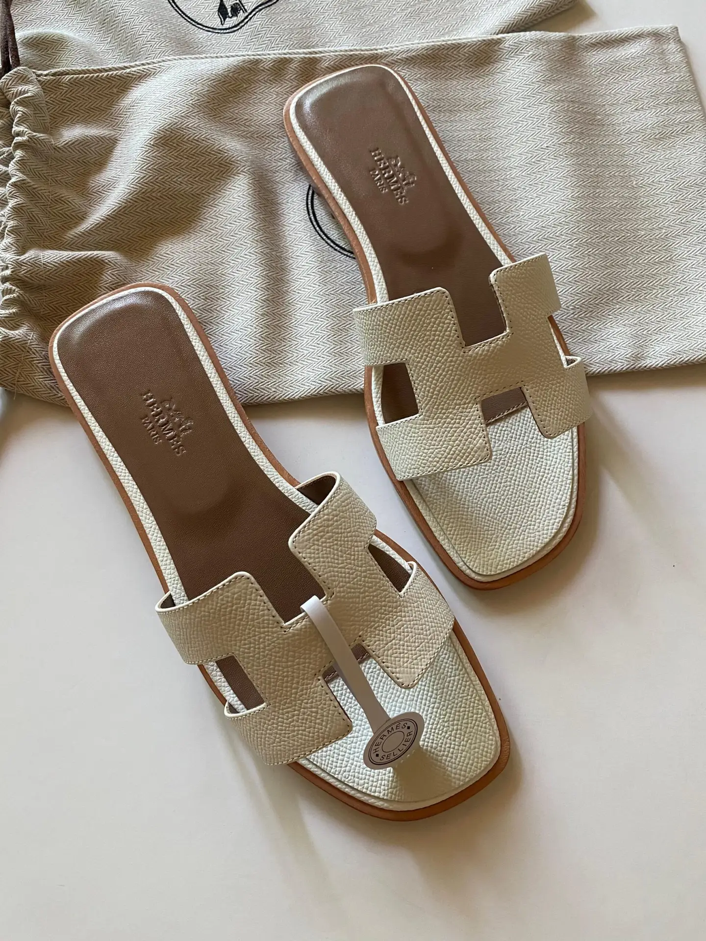 HERMES Leather Flat Sandal HERMES Leather Flat Sandal