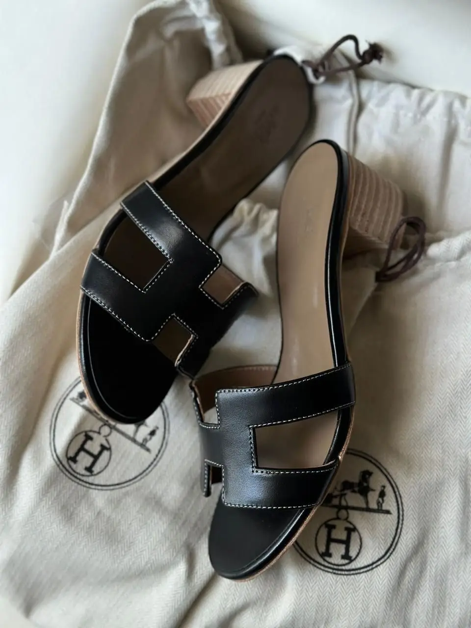 HERMÈS Oasis Black Sandal HERMÈS Oasis Black Sandal