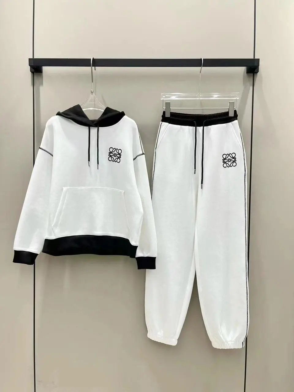 L OE WE Contrast Color Hoodie L OE WE Contrast Color Hoodie