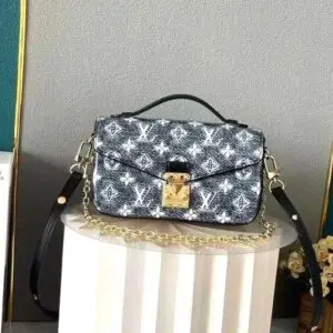 Louis Vuitton Pochette Metis Bag