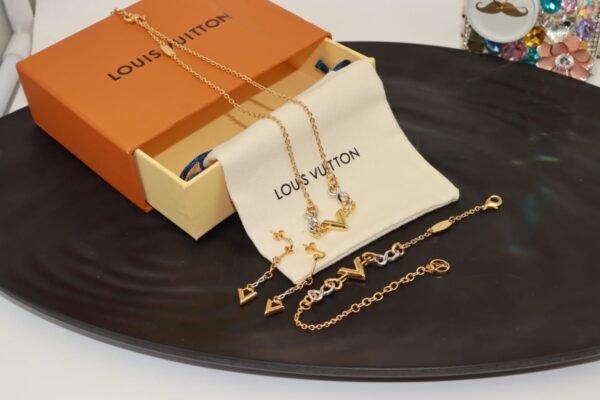 LOUIS VUITTON