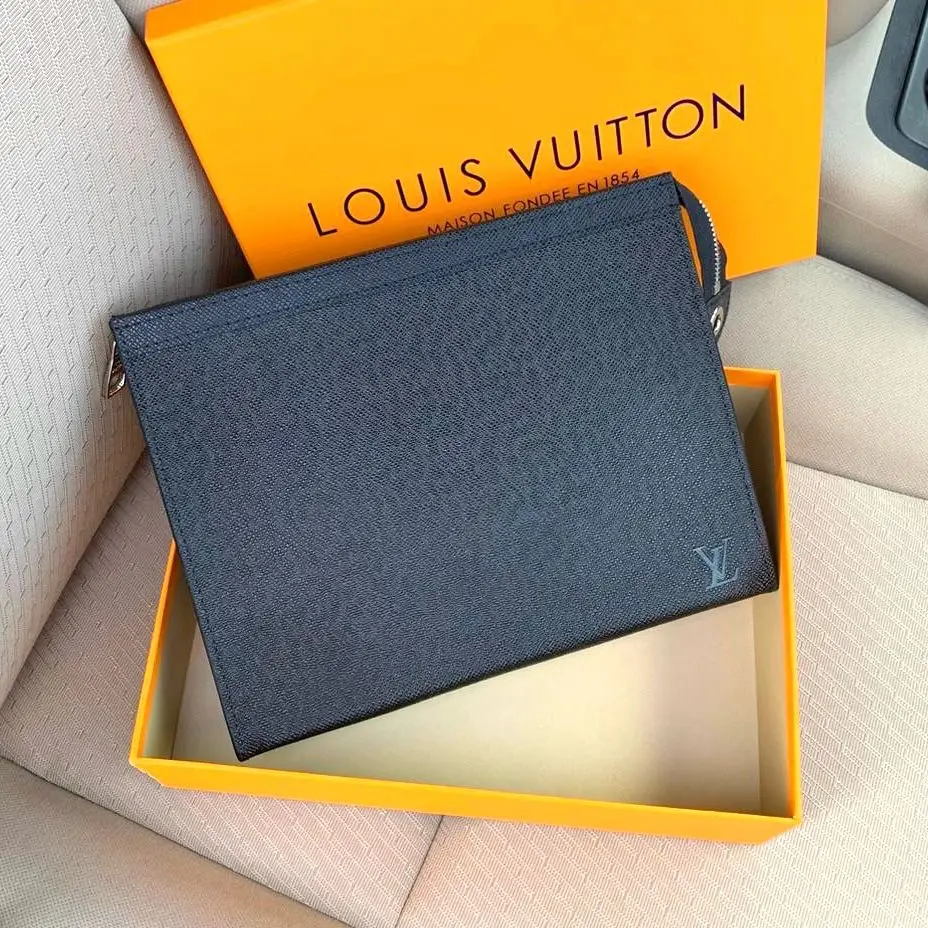 LOUISE VUITTON Voyage Leather Clutch LOUISE VUITTON Voyage Leather Clutch
