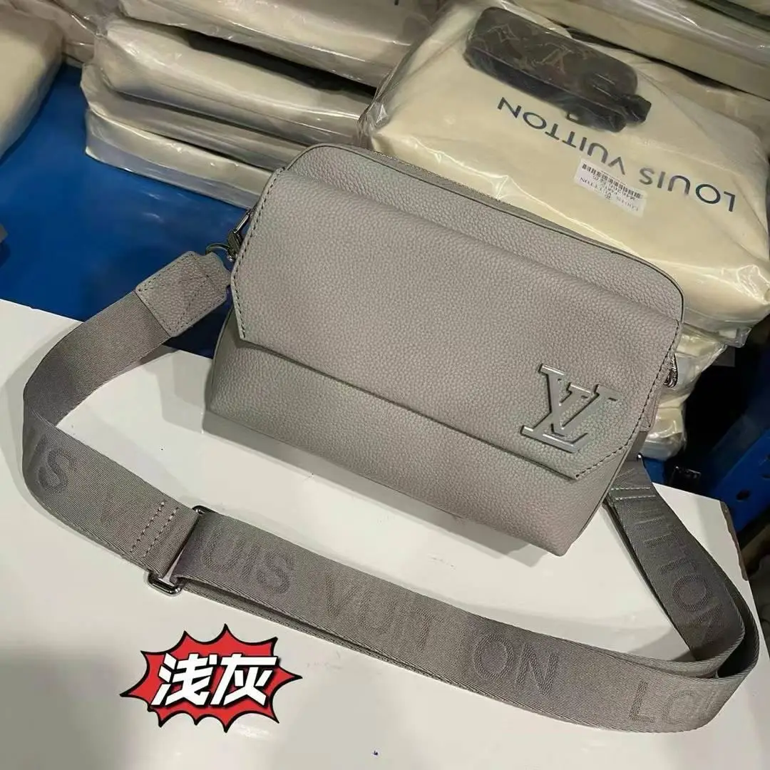 LOUSE VUITTON Messenger Bag LOUSE VUITTON Messenger Bag