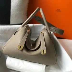 LOUIS VUITTON Elegant Leather Shoulder Bag