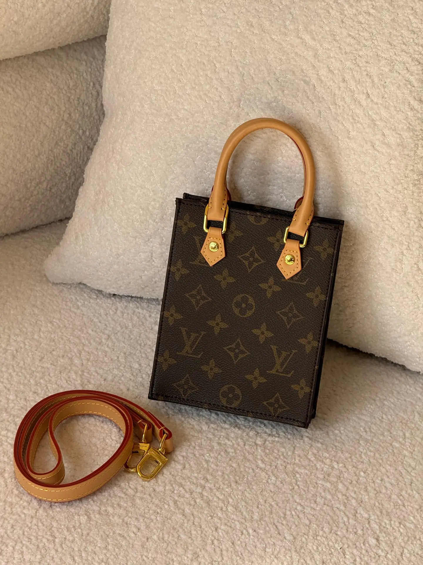 Louis Vuitton Petit Sac Plat Bag Louis Vuitton Petit Sac Plat Bag
