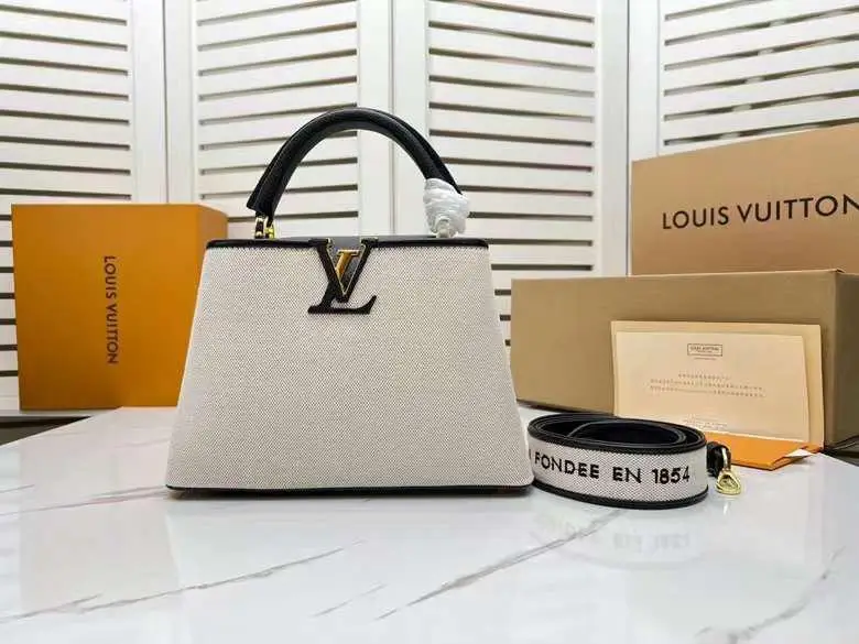 LOUSE VUITTON Capucines BB Bag LOUSE VUITTON Capucines BB Bag