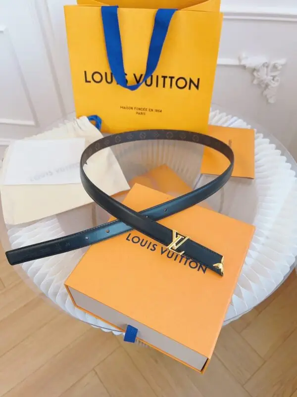 LOUSE VUITTON