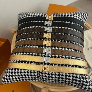 LOUSE VUITTON