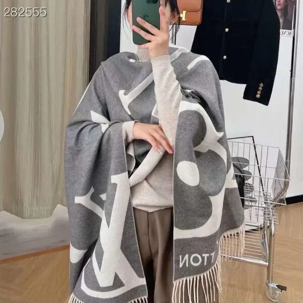 LOUSE VUITTON