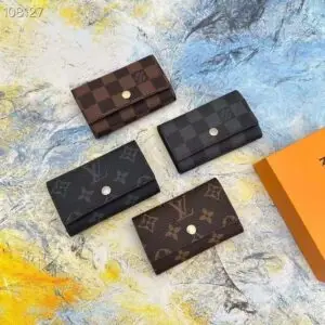 LOUSE VUITTON