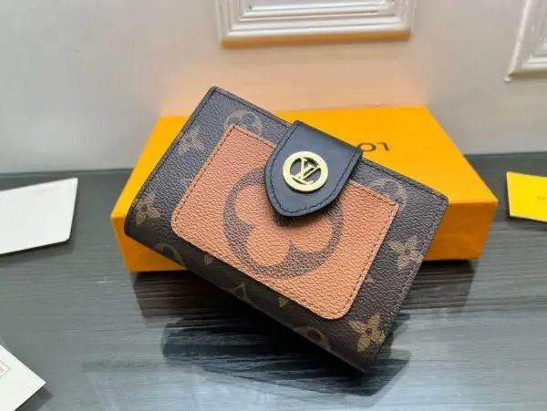 LOUSE VUITTON
