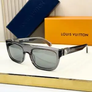 LOUSE VUITTON