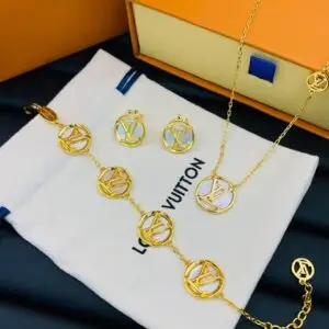 LOUSE VUITTON