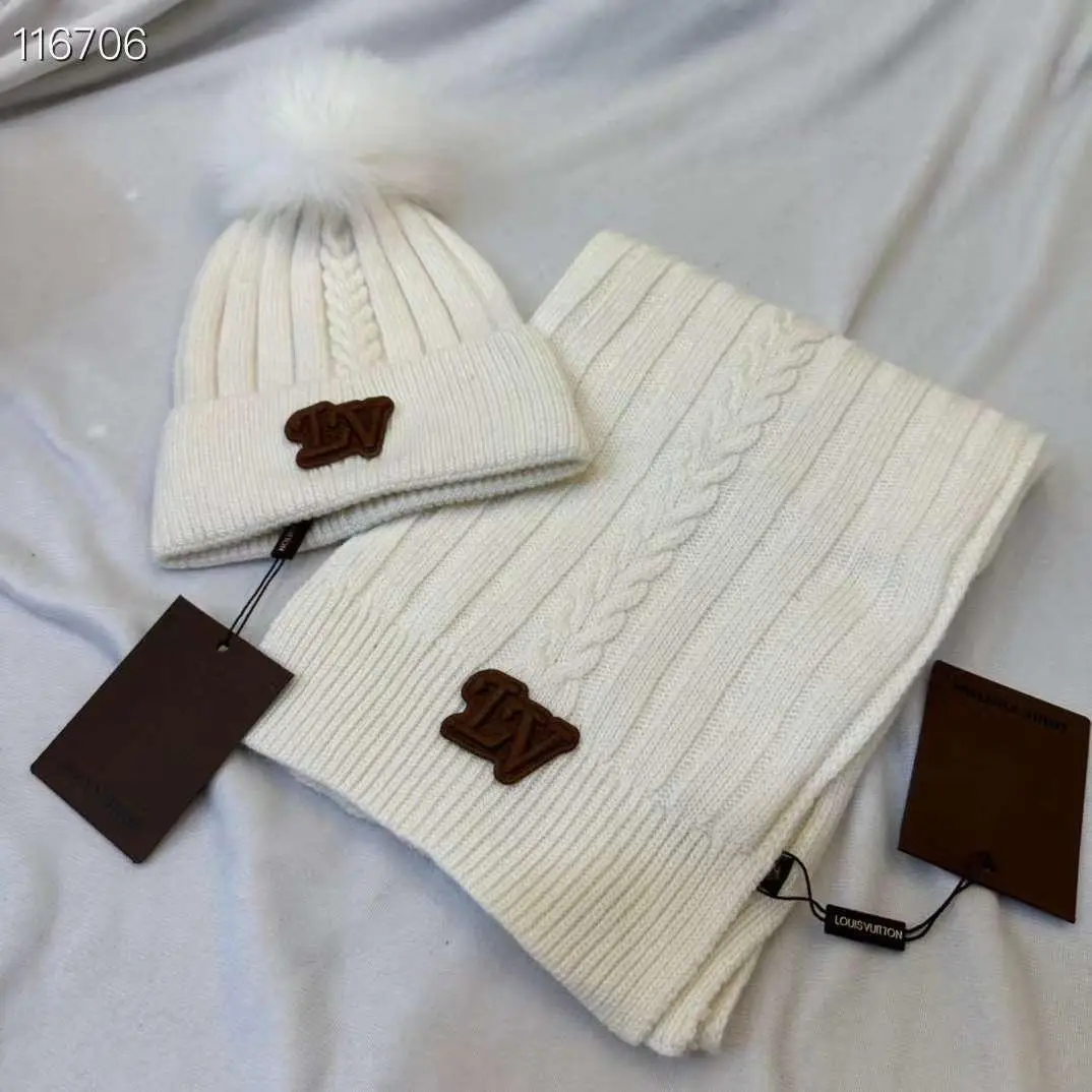 LOUIS VUITTON Knitted Beanie LOUIS VUITTON Knitted Beanie