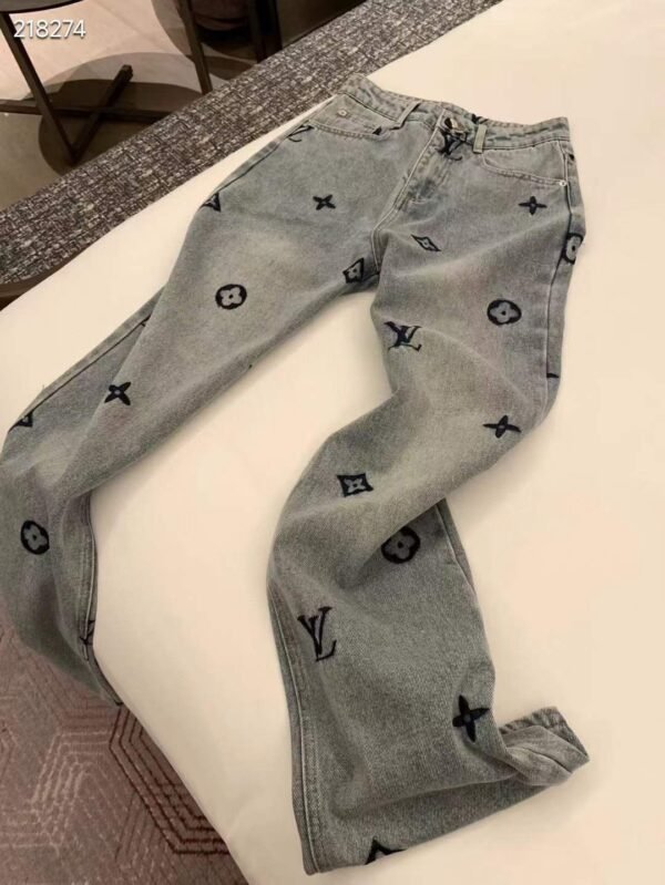 LOUSE VUITTON