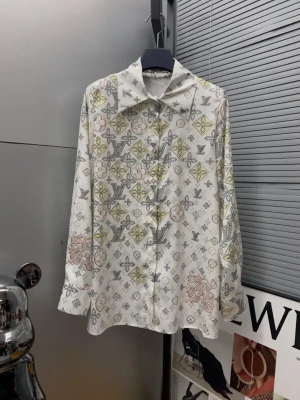 LOUSE VUITTON