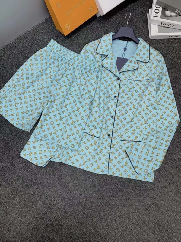 LOUSE VUITTON