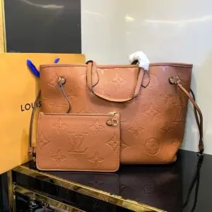 LOUSE VUITTON