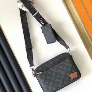 LOUSE VUITTON Trio Messenger Bag