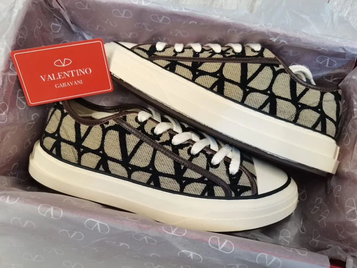 VALENTINO Totaloop Low Top Sneakers VALENTINO Totaloop Low Top Sneakers