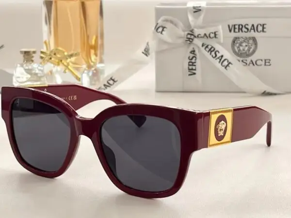 VERSACE